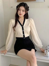 DAZY Women's V-Neck Contrast Color Casual Long Sleeve Shirt, Minimalist & Fashionable For Everyday Wear