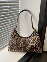 Leopard Print Shoulder Bag: Handheld Underarm Fashion Accessory, Versatile For Various Occasions - PU Material, Zip Closure, Animal Print Design