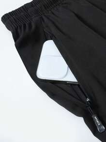 Men Drawstring Waist Zipper Pocket Shorts
