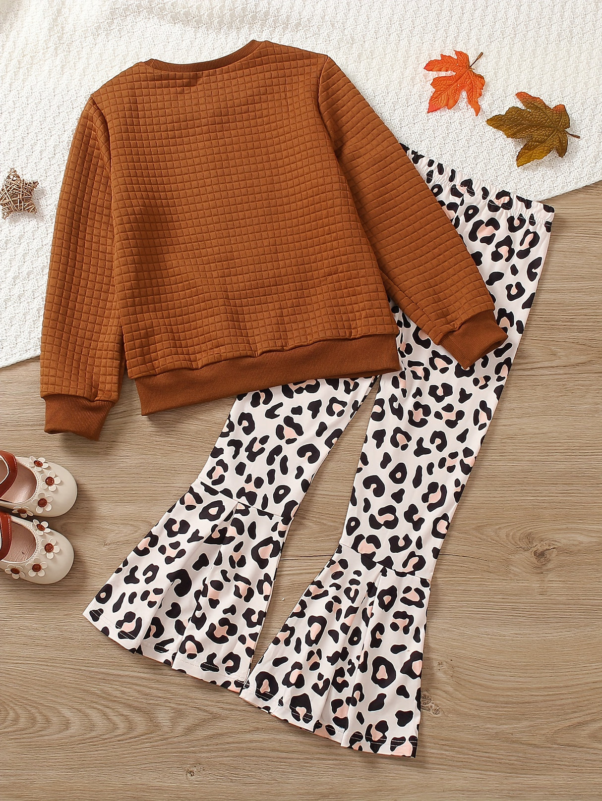 Girls 2pc, Leopard Print Heart Graphic Pullover + Leopard Print Flare Pants Kids Clothes For Fall (Random Leopard Pattern)