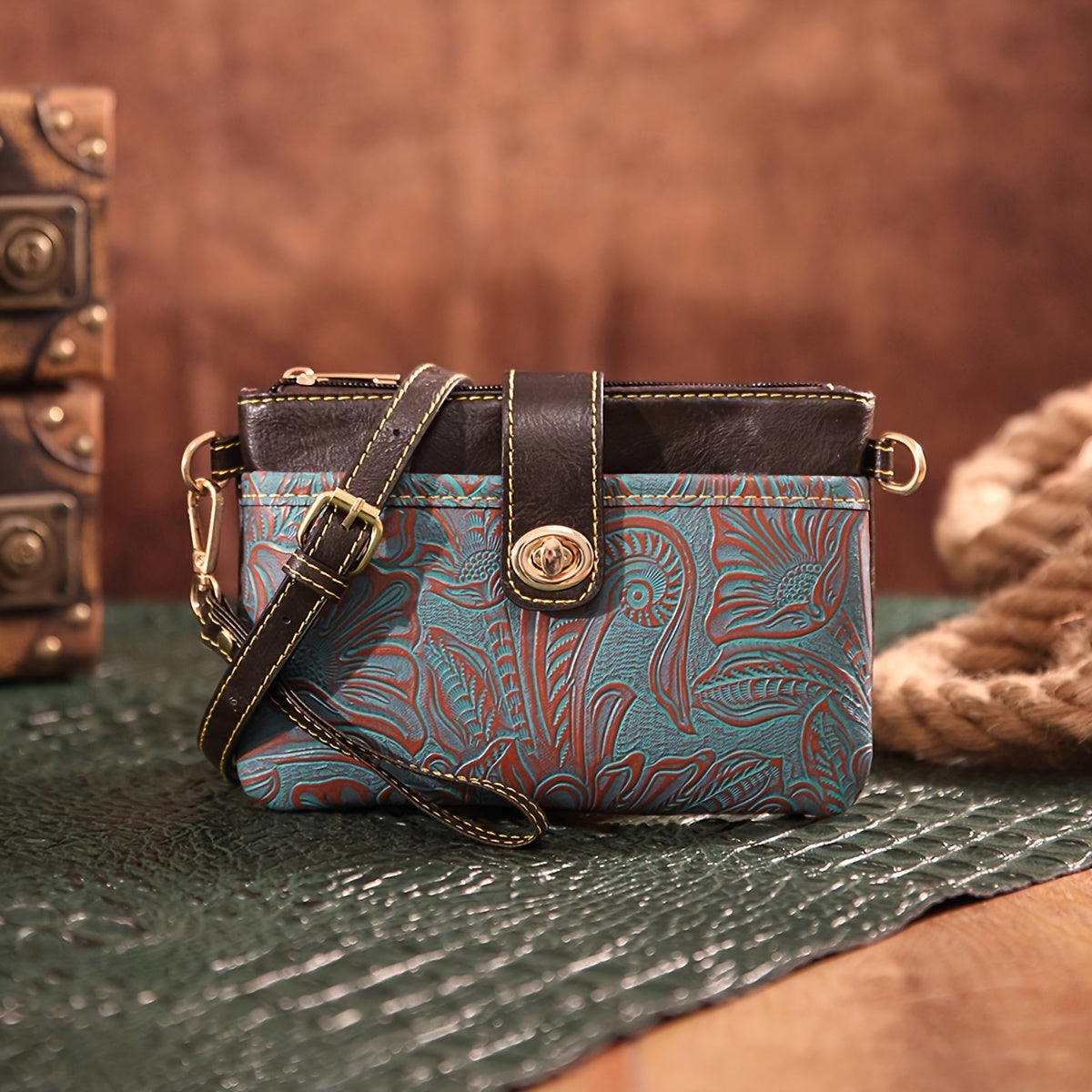 Exquisite Embossed Western Clutch Bag - Versatile Crossbody or Wristlet - Timeless Retro Style for Fashion-Forward Women