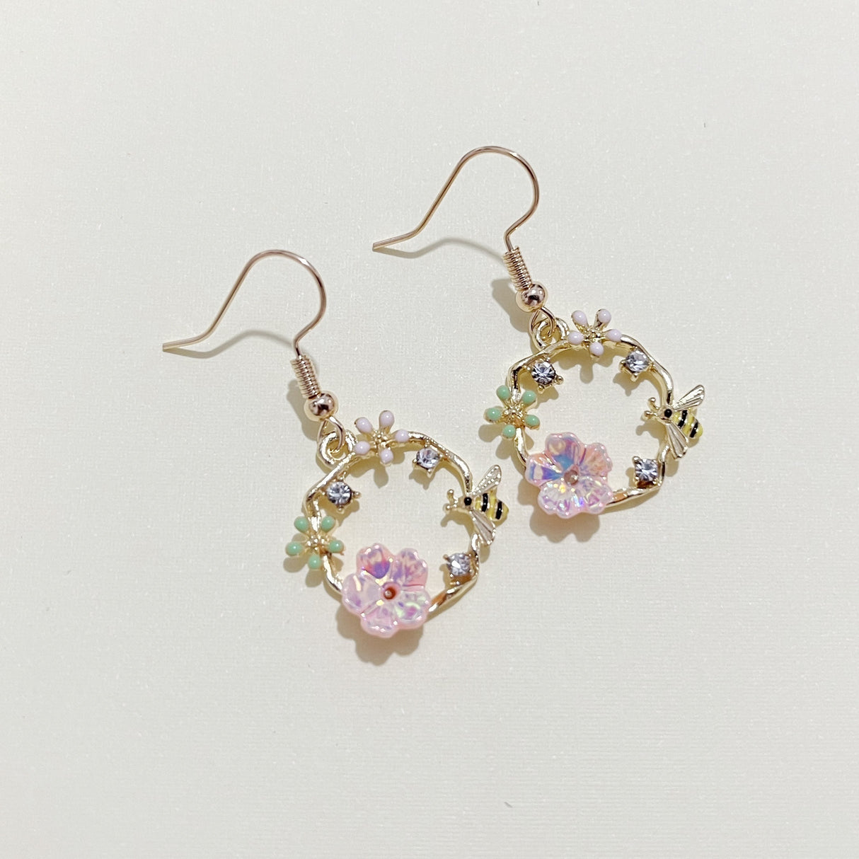 Dongda Super Fairy Quality Silvery Needle Bee Garland Shell Flower Stud Earrings