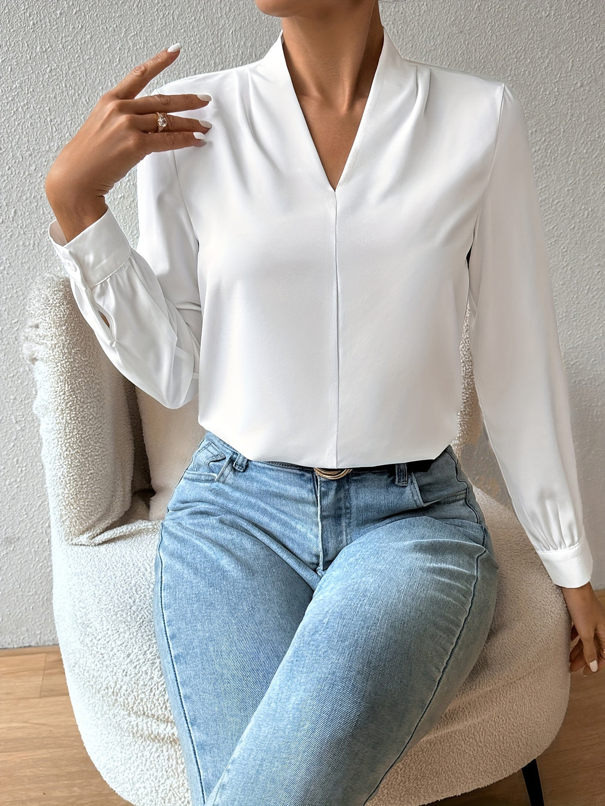 Chic Solid V-Neck Pleated Blouse - Stylish Workwear for Women - Fashionable Long Sleeve, Professional & Elegant - A Must-Have Office Wardrobe Staple