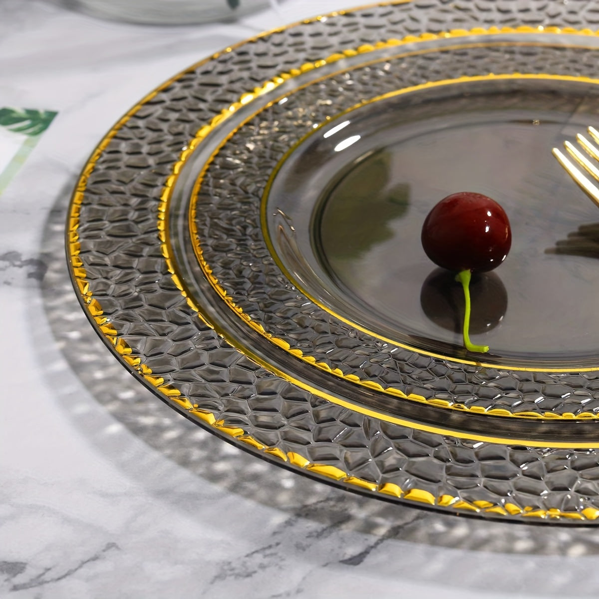 150PCS Clear Black Plastic Plates - Gold Plastic Plates with Gold Plastic Silverware Include: 25Dinner Plates, 25Dessert Plates, 25Cups, 25Forks, 25Knives, 25Spoons for Wedding Party