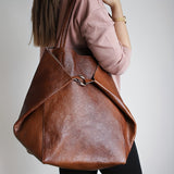 Large Capacity Retro Soft PU Leather Tote Bag - Stylish Buckle Closure Shoulder Bag with Spacious Interior - Trendy Handbag for Women with Classic Design