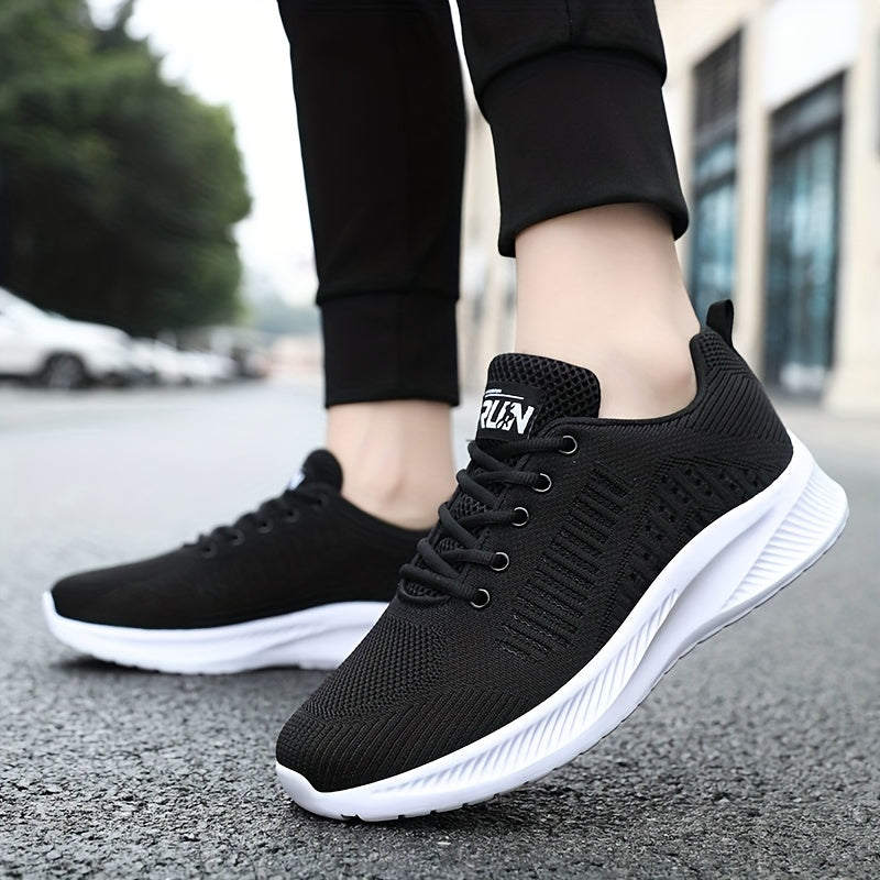 Breathable and Durable Men's Running Shoes with Shock Absorption and Lace-Up Design for Outdoor Activities