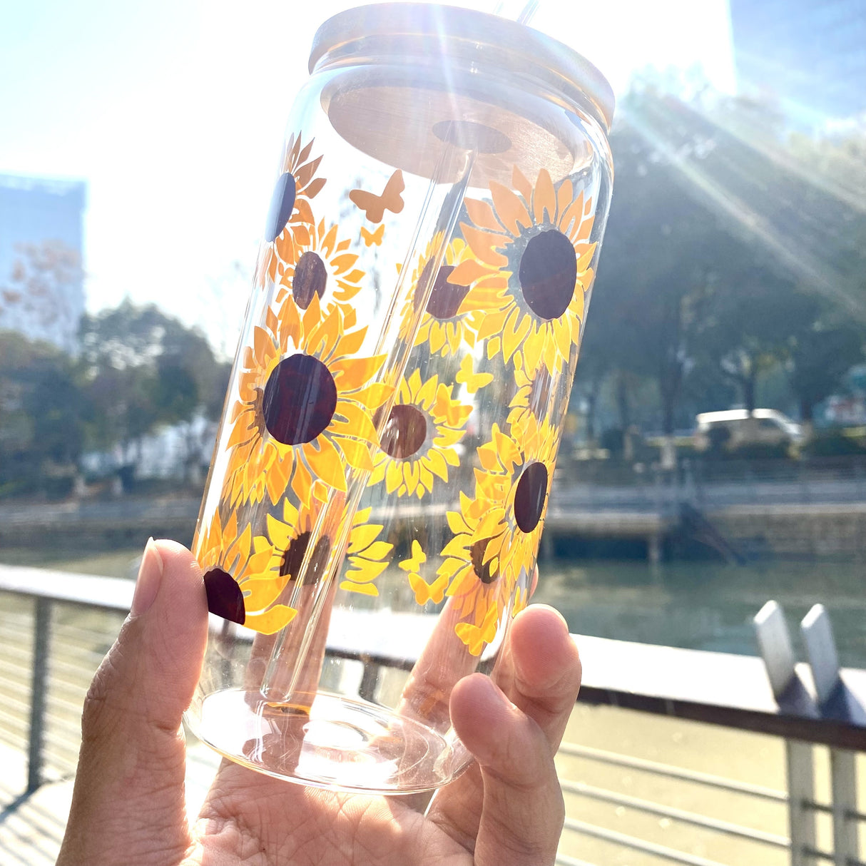 1pc, Sunflower Butterfly Drinking Glass With Lid And Straw, 16.9OZ/500ML Can Shaped Water Cup, Iced Coffee Cup, For Beer, Juice, Milk, Birthday Gifts, Drinkware