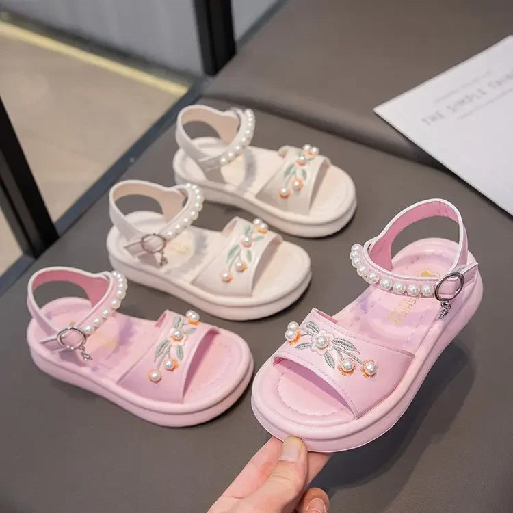 Girls' Sandals 2025 Summer New Fashion Kids Embroidered Princess Shoes for vacation Children's Anti Slip Beach Shoes with Pearl