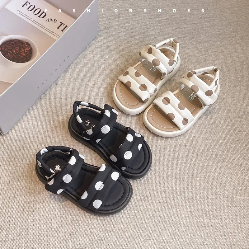 Girls Sandals 2025 New Sweet Polka Dot One Word Sandals Middle Children Princess Shoes Summer Soft Bottom Girls Beach Shoes