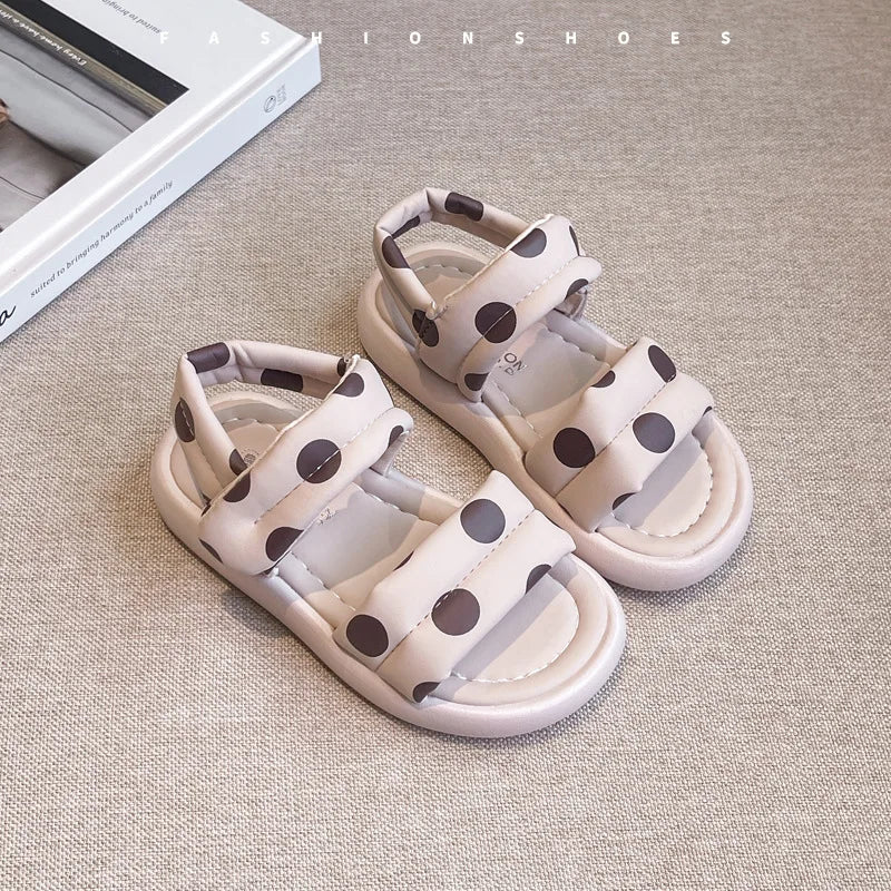 Girls Sandals 2025 New Sweet Polka Dot One Word Sandals Middle Children Princess Shoes Summer Soft Bottom Girls Beach Shoes