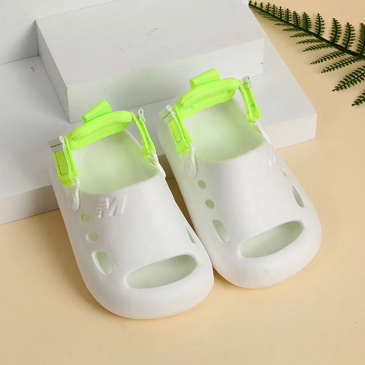 Children's sandals, boys' and girls' slippers, fashionable outdoor shoes, walking shoes, hiking shoes, anti slip beach shoes