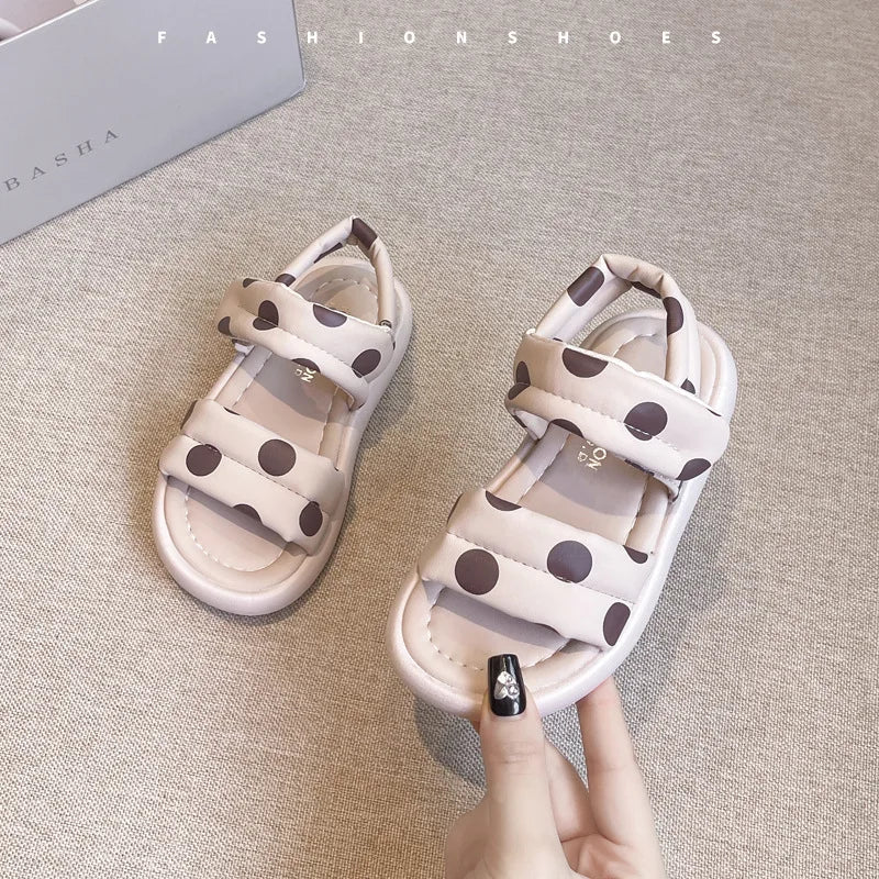 Girls Sandals 2025 New Sweet Polka Dot One Word Sandals Middle Children Princess Shoes Summer Soft Bottom Girls Beach Shoes