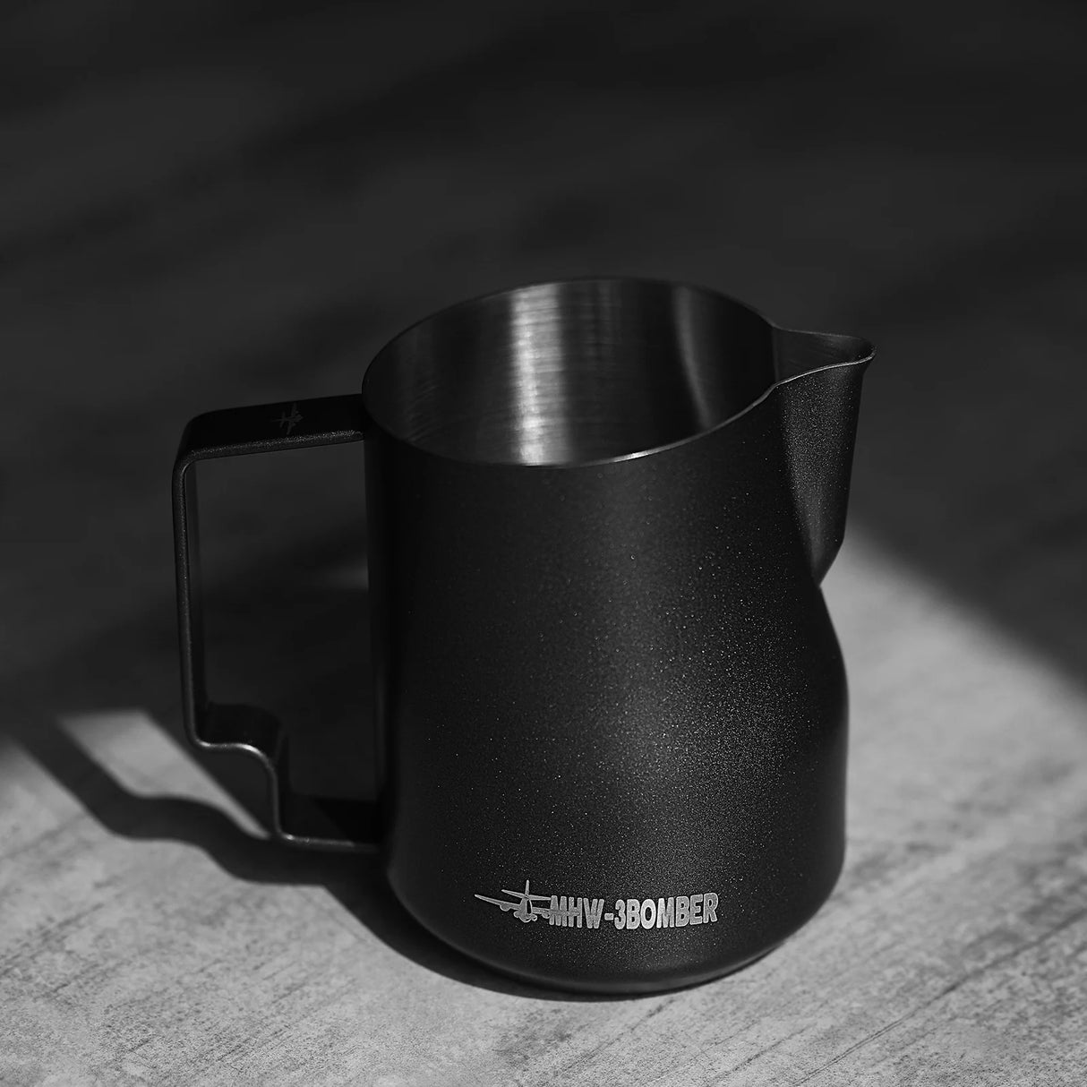 MHW-3BOMBER Milk Frothing Pitcher 350/450/520ml Milk Frother Cup Espresso Steaming Pitcher Stainless Steel Milk Frother Jug