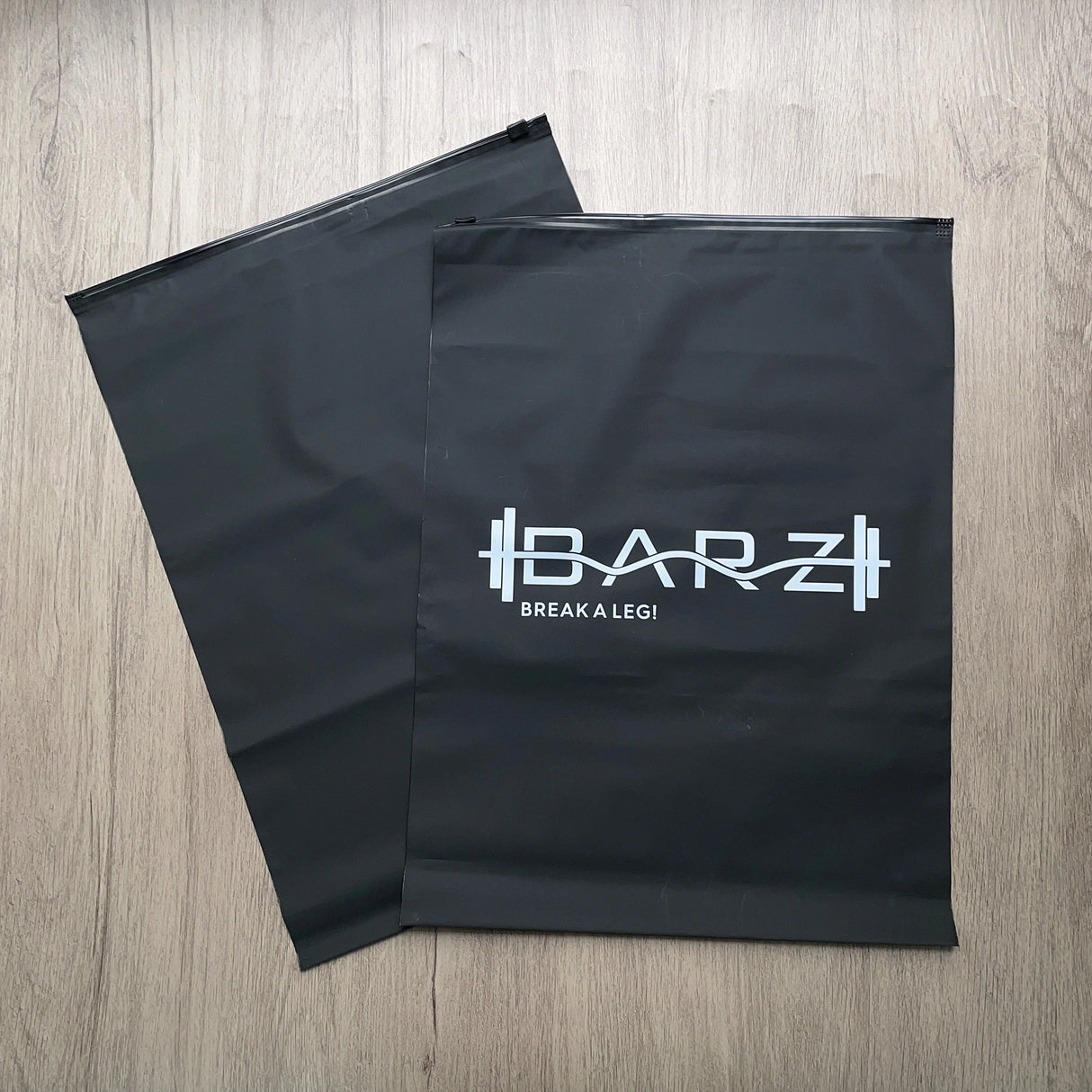 Zipper Lock Bag for Clothing Packaging, Black Zipper Bag, Customized Logo, High Quality, Low MOQ, Wholesale Boutique
