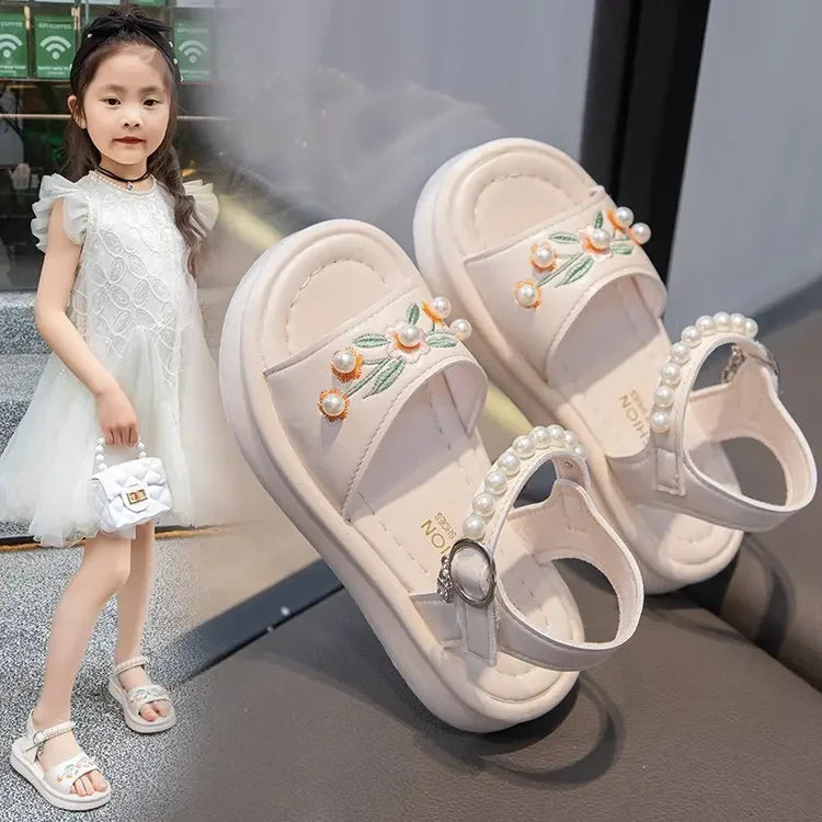 Girls' Sandals 2025 Summer New Fashion Kids Embroidered Princess Shoes for vacation Children's Anti Slip Beach Shoes with Pearl