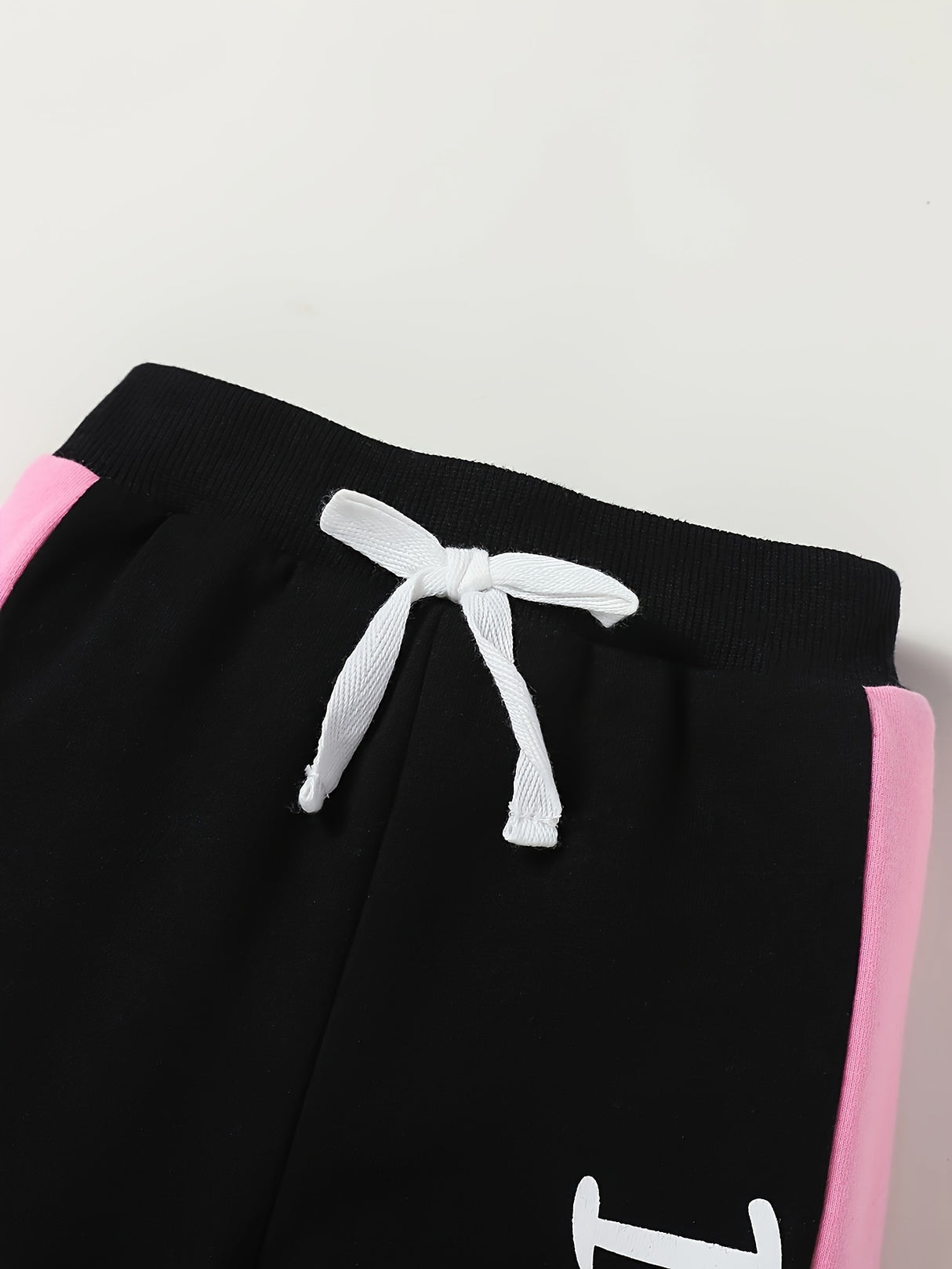 2-piece Baby Girl"I Love Daddy" Embossed Long Sleeve Bow Embellished Hoodie & Fashionable Casual Stretch Stretch Rope Color Jogger Band Trousers Autumn/winter Suit