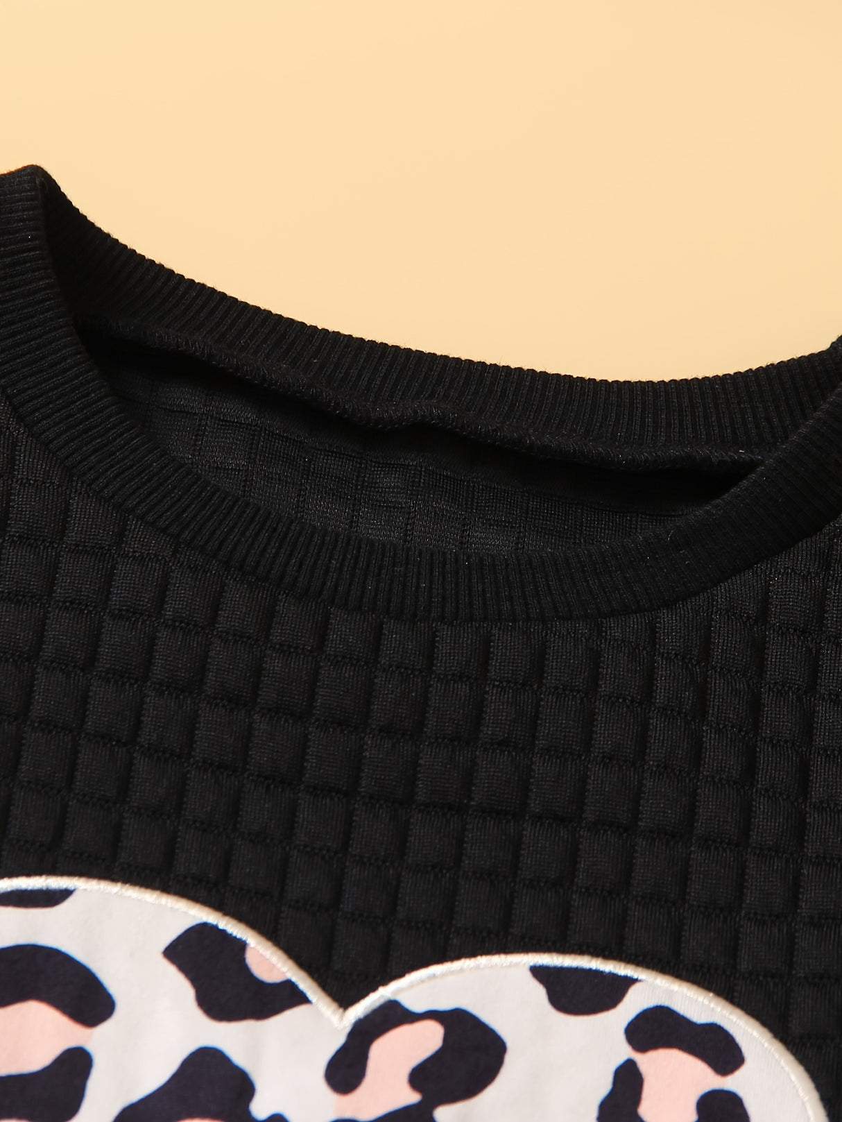 Girls 2pc, Leopard Print Heart Graphic Pullover + Leopard Print Flare Pants Kids Clothes For Fall (Random Leopard Pattern)